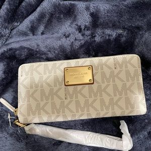 Brand new with tags Michael Kors wallet